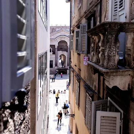 Peristil Cardo Daire