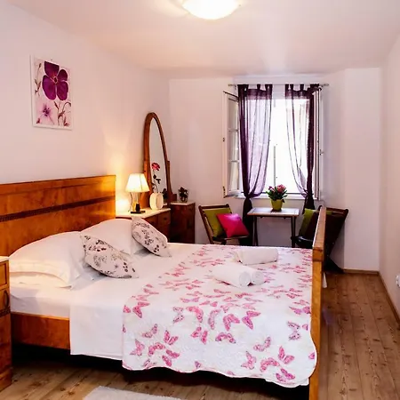 Peristil Cardo Daire *