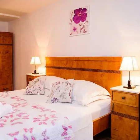 Peristil Cardo * Split