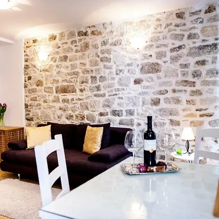 Peristil Cardo דירה